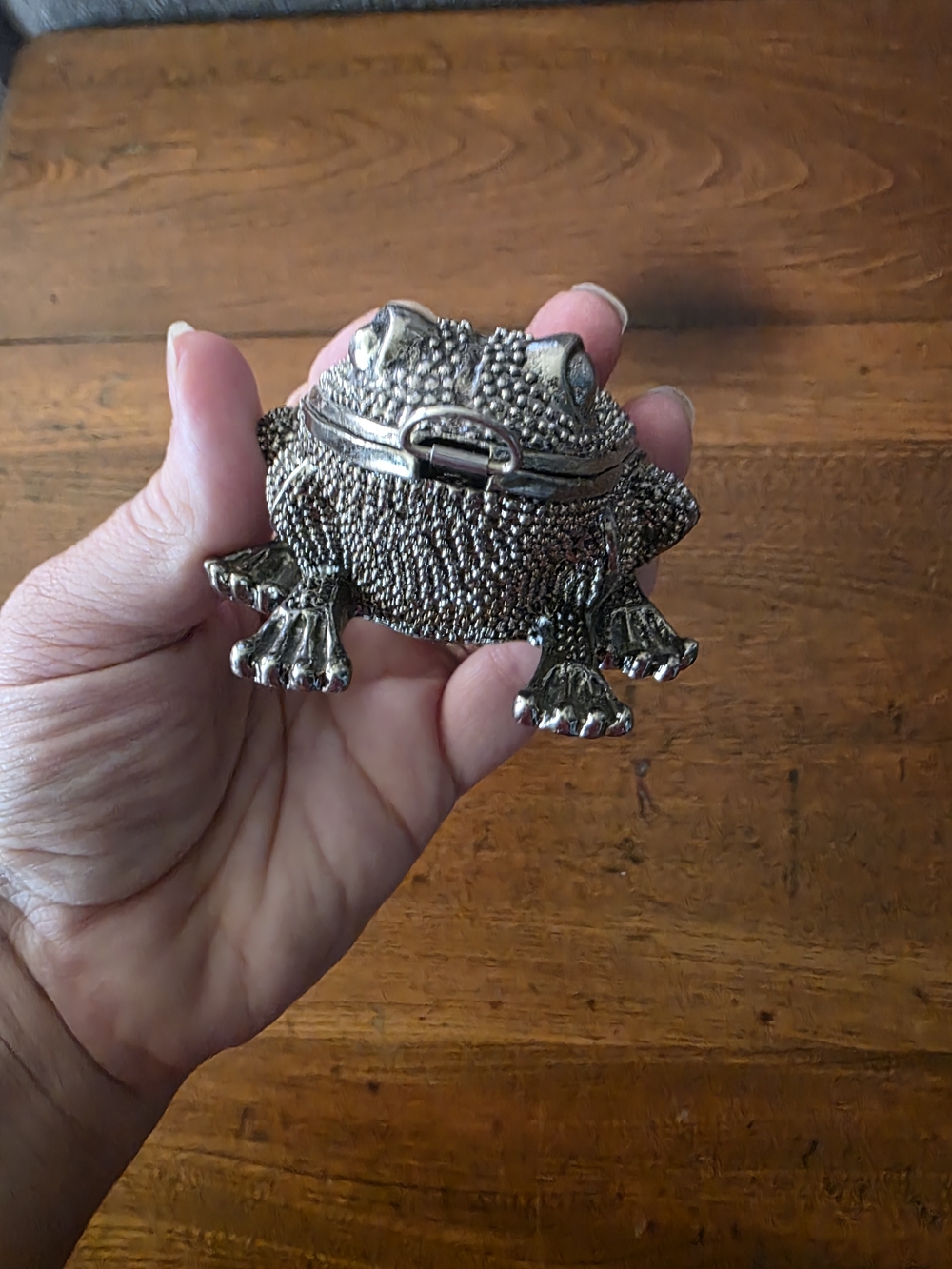 Vintage Silver Frog Retractable Measuring Tape - Picture 3 of 5